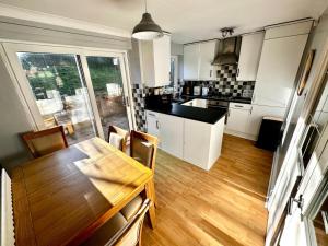 Detached 3 bedroom house with drive and garden