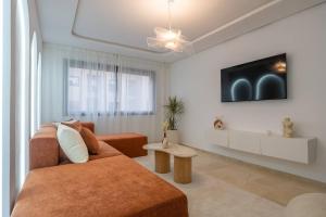 Stunning Luxury 2BR | Pool & Fitness | City Center
