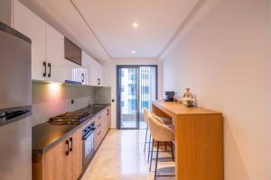 Stunning Luxury 2BR | Pool & Fitness | City Center