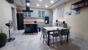 Brand New Designer Townhouse - Sunset Views