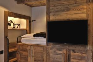 Alpine Luxury Flat Heart of Megève, 2 Min Ski
