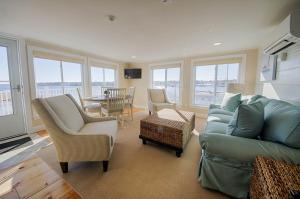 Two-Bedroom Suite room in The Inn At Ring's Island