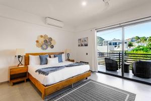 Modern Condo Walk to Marina, Dining & Nightlife