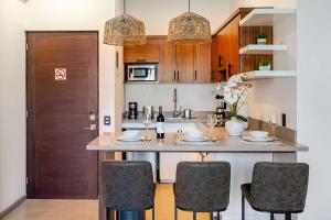 NEW Listing Walk to Downtown Cabo King Bed