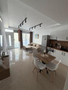 Joana Lakeside Apartment