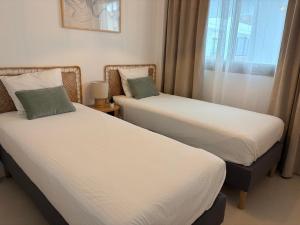 Meso Modern Sea View Apt