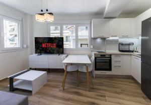 Bright 1BR City Stay for 3 Fast WiFi Smart TV