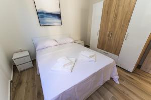 Bright 1BR City Stay for 3 Fast WiFi Smart TV