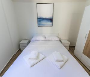 Bright 1BR City Stay for 3 Fast WiFi Smart TV