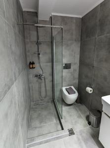 Bright 1BR City Stay for 3 Fast WiFi Smart TV