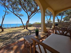 Villa Alex on the beach with sea view img26