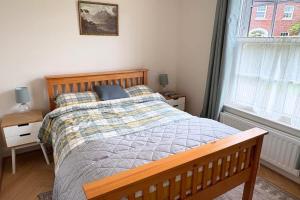 Charming Lisburn Flat with private parking