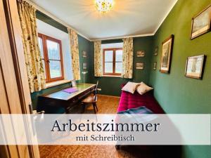 VILLA SEEBERG - by "Schloss Gessenberg" luxurious vacation home with lake and mountain views, suitable for families and friends