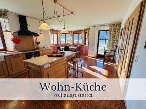 VILLA SEEBERG - by "Schloss Gessenberg" luxurious vacation home with lake and mountain views, suitable for families and friends