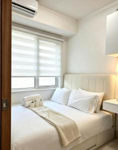 Modern Haven Staycation near MOA - 1BR at Shore3T1 -City VIew