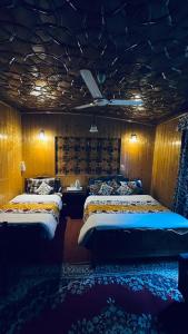 Smith Palace Group Of Houseboats