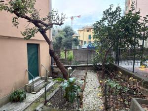 Gaslini Host Apartment with garden