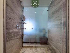 Oceanview Studio - King Bed - Pools - Beachclub