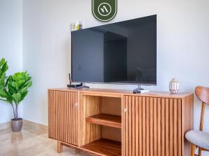 Oceanview Studio - King Bed - Pools - Beachclub