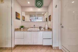 Stunning 2 BR Condo in Romantic Zone - Pool