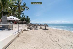 Beachfront 2BR Condo - Pool - Blue Flag Beach
