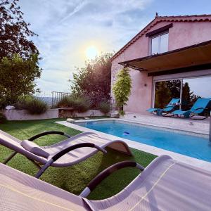 Family Villa Augflor with Pool and Garden