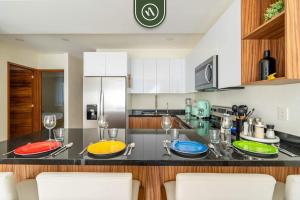 3BR Condo Right Next to the Beach - Pool - Palapa