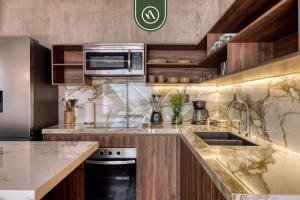 Luxury 2 BR Condo in Downtown - AC - Peaceful