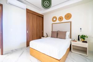 3BR Condo Right Next to the Beach - Pool - Palapa