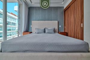 2BR Condo with Private Balcony - Padel Court