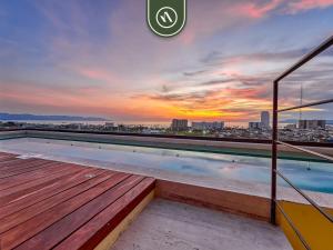 Brand New 2BR APT - Stunning Ocean & Sunset Views
