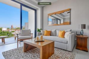 Amazing 2BR Apt -Private Balcony - Rooftop Pool