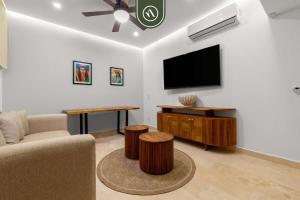 Luxury 4 BR Condo Amazing Views - Beach - Pools
