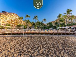 Beachfront 2 BR Condo - Beach - Pools - Tennis