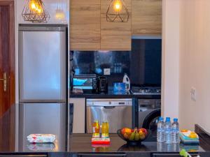 Coastal Gem - Relaxing 2-Bedroom Stay by Waves