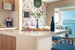 Elegant 1 BR Condo - Beachfront - Pools - King