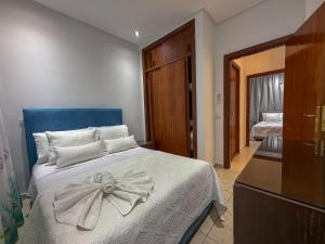 Coastal Gem - Relaxing 2-Bedroom Stay by Waves