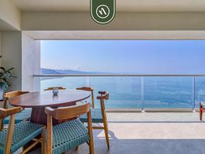 Luxury Oceanfront 3 BR Condo - Pools