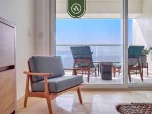 Luxury Oceanfront 3 BR Condo - Pools