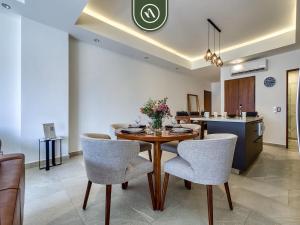 Amazing 2 BR Condo in Versalles - Rooftop Pool