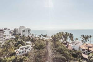 Cozy 2BR House 2 min to the Beach - Pool - Terrace