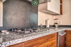 Luxury 2 BR Condo near Golf Courses and Marina