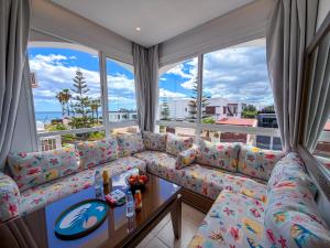 Coastal Gem - Relaxing 2-Bedroom Stay by Waves