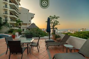 Two Story Condo with Amazing Ocean-Sunset Views