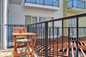 Cozy 1Br Apt - Pool - Gym - 2 Min to the Beach