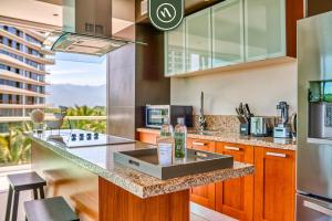 Luxury Oceanfront 2BR Condo with Private Balcony