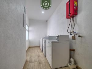 New 1 BR Condo - Oceanview Pool - 2 min to Beach