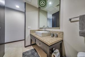 Luxury Oceanfront 2BR Condo with Private Balcony