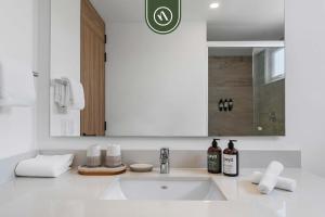 Beatiful Oceanview 1 BR Condo - Pool - Beach