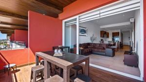 Equipped 3BR House - Pool - Gym - 5 min to Beach